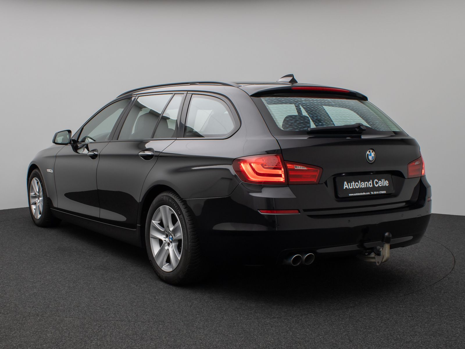 Fahrzeugabbildung BMW 530d HUD HiFi 360°Xenon SoftCl AHK Komfort Sport
