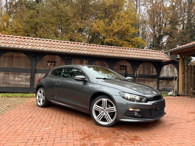 Volkswagen Scirocco*R-Line*1.4 TSI*19-Zoll*8fach-bereift