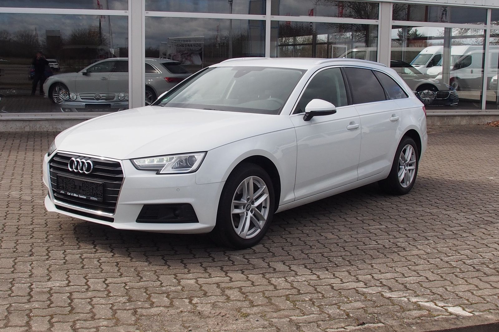 Audi A4 - 1