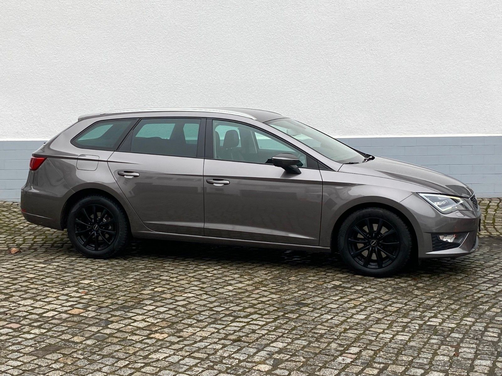 Fahrzeugabbildung SEAT Leon ST FR 1.8 TSI *Navi *SHZ *Winterp.