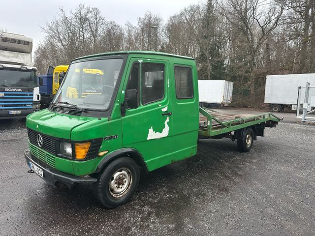 Mercedes-Benz 209 autotransporter  5 cylinder manual