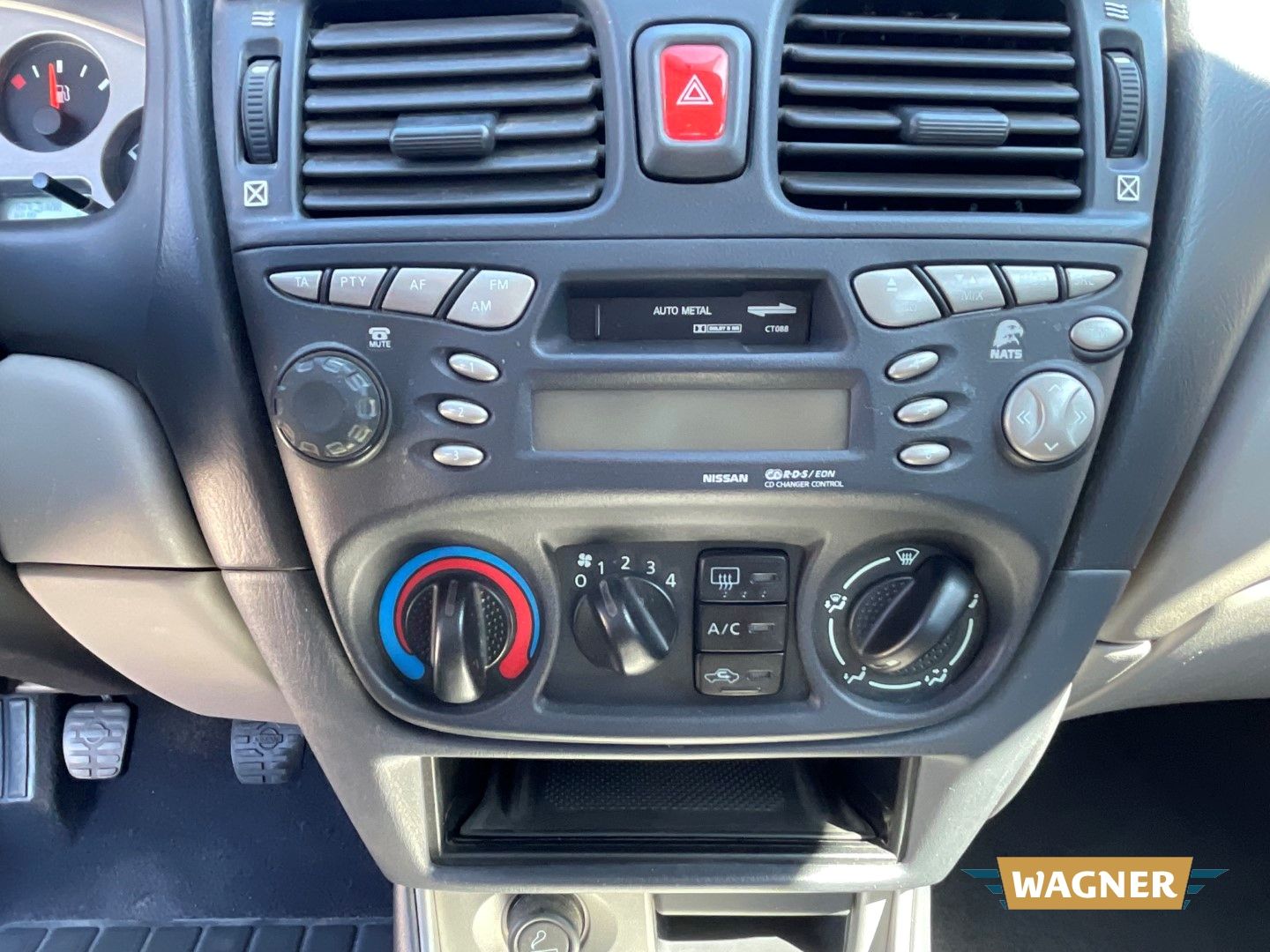 Fahrzeugabbildung Nissan Almera Comfort Klimaanlage 1 - Hand