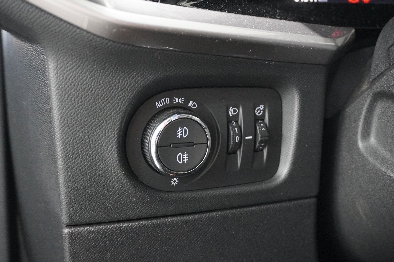 Fahrzeugabbildung Opel Mokka B 1.5D ELEGANCE NAVI/LED/KAMERA/SPORT/DAB+