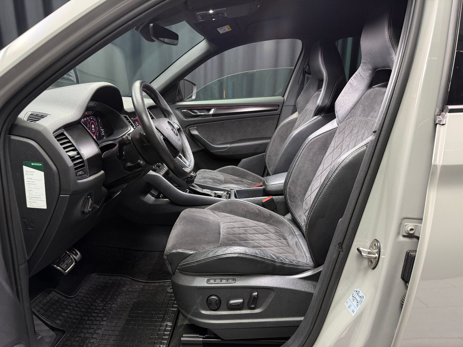 Fahrzeugabbildung SKODA Kodiaq Sportline 4x4 |7-SITZER|AHK|CANTON|NARDO