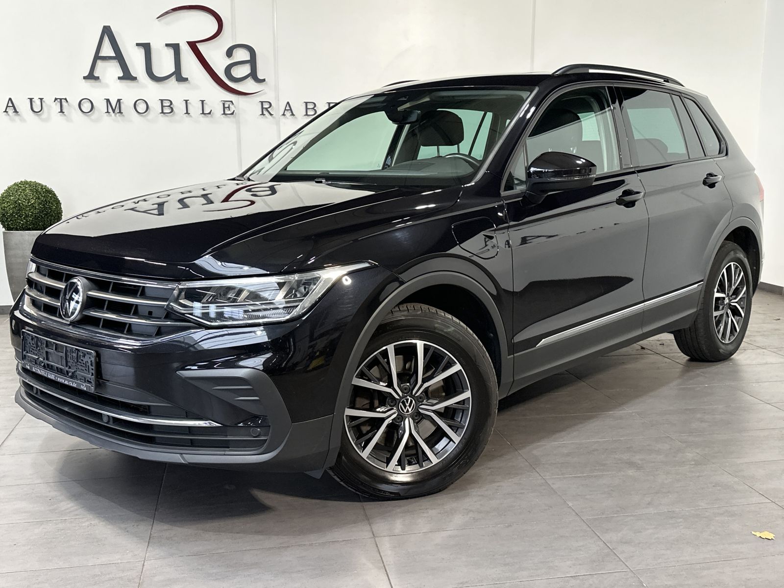 Fahrzeugabbildung Volkswagen Tiguan 1.4 eHybrid DSG Life NAV+LED+AHK+ACC+PANO