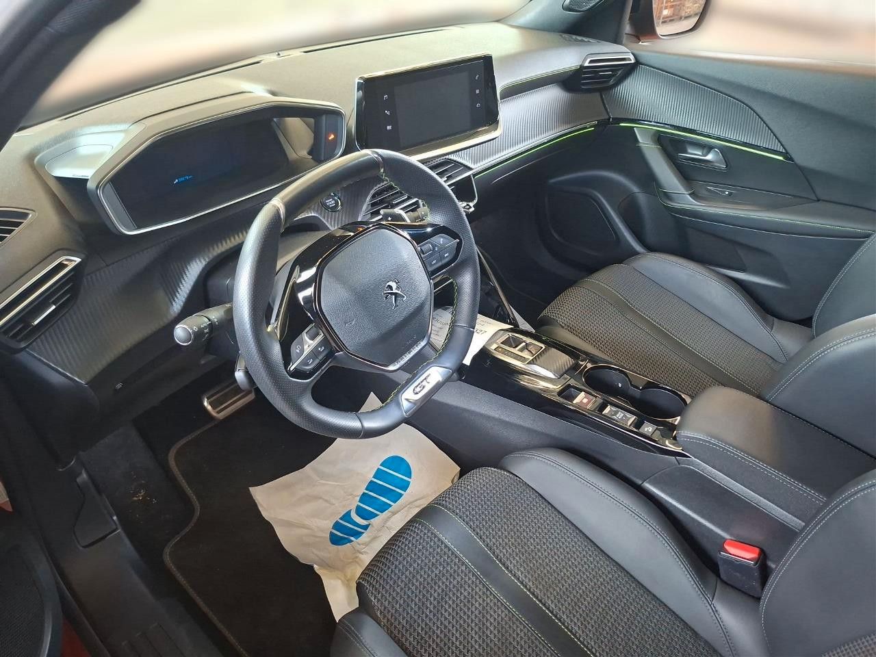 Fahrzeugabbildung Peugeot 2008 1.2T GT SPORT AT NAVI/LED/KAMERA/VIRT./DAB+