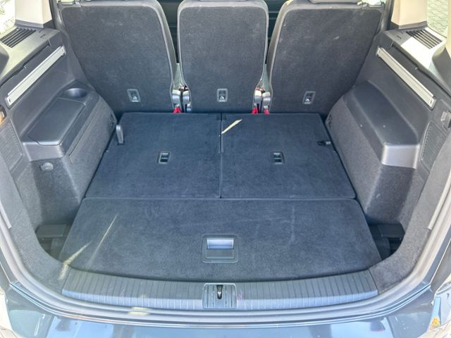 Fahrzeugabbildung Volkswagen Touran 2.0 TDI MOVE R-LINE-EXTERIEUR KEYLESS LED