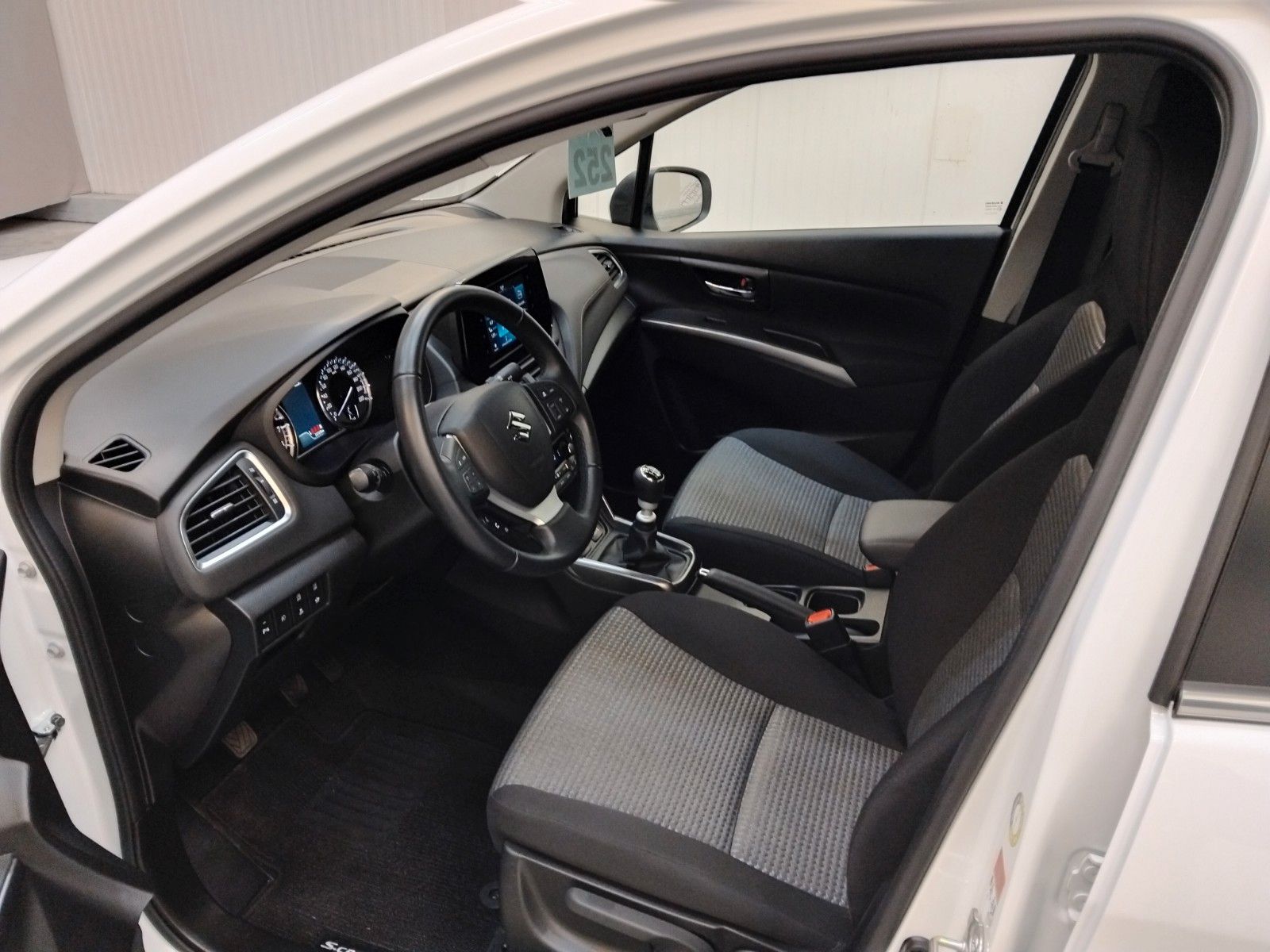 Suzuki SX4 (08/2024, Benzin)