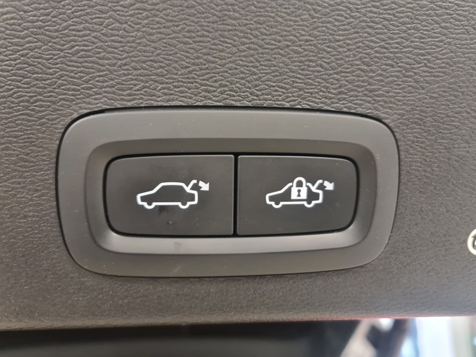 Fahrzeugabbildung Volvo XC40 Momentum AWD/LED/KLIMA/GARANTIE