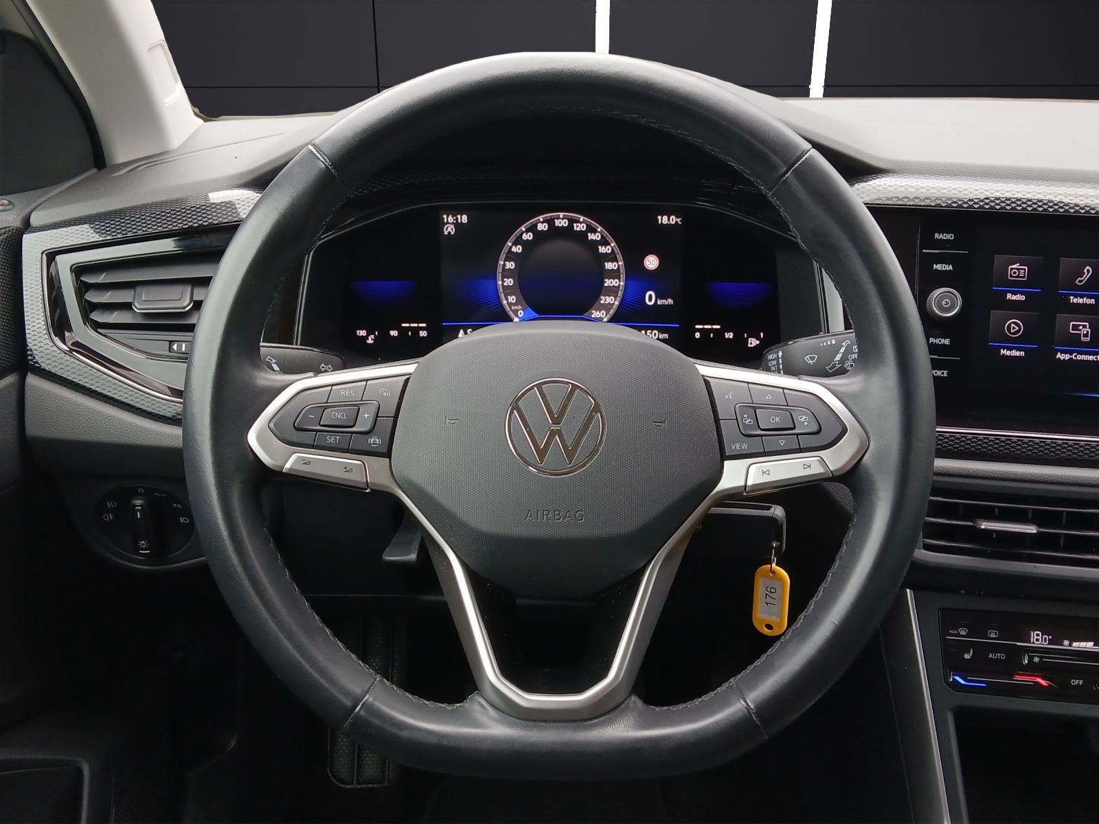 Fahrzeugabbildung Volkswagen Taigo TSI Life Matrix Navi AID ACC RFK SHZ