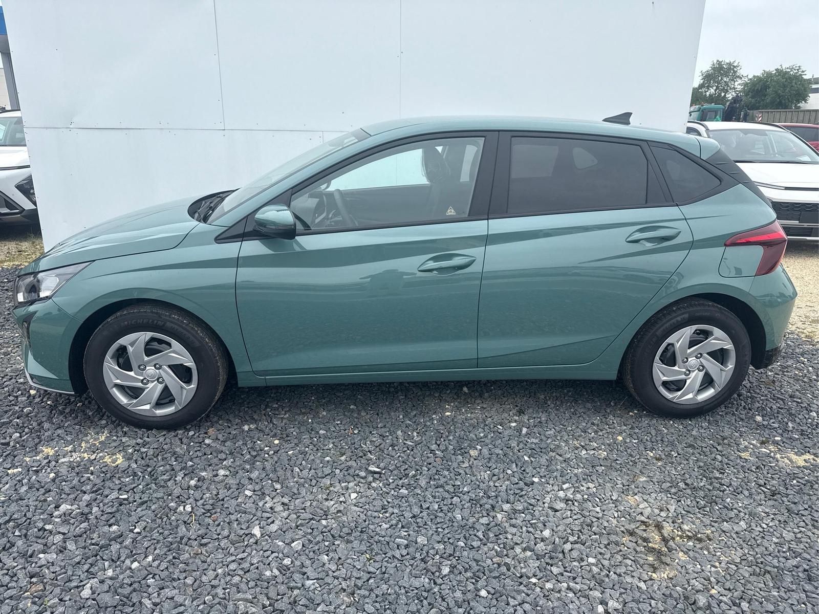 Hyundai i20 COMFORT KLIMAAUTOAMTIK SHZ NAVI RFK PDC 1...