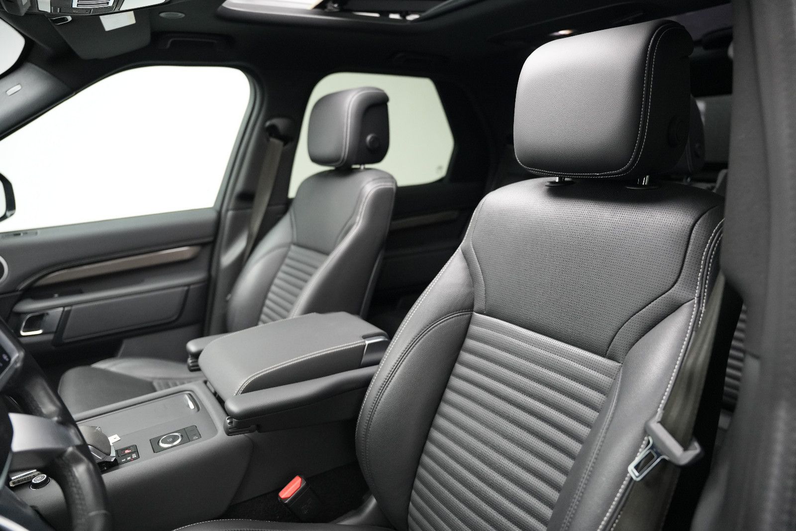 Fahrzeugabbildung Land Rover Discovery R-Dynamic AWD/7-SITZER/360'°Cam/AHK