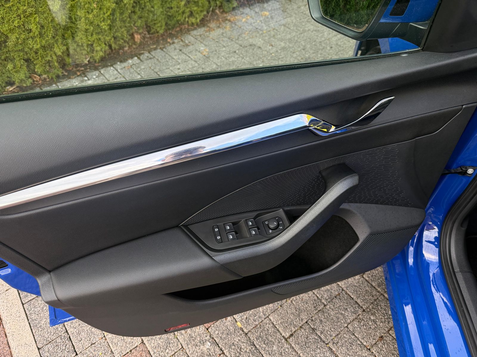 Fahrzeugabbildung SKODA Octavia 2.0 TDI DSG Style LED+KAM+SHZ+AMBI+CARPL