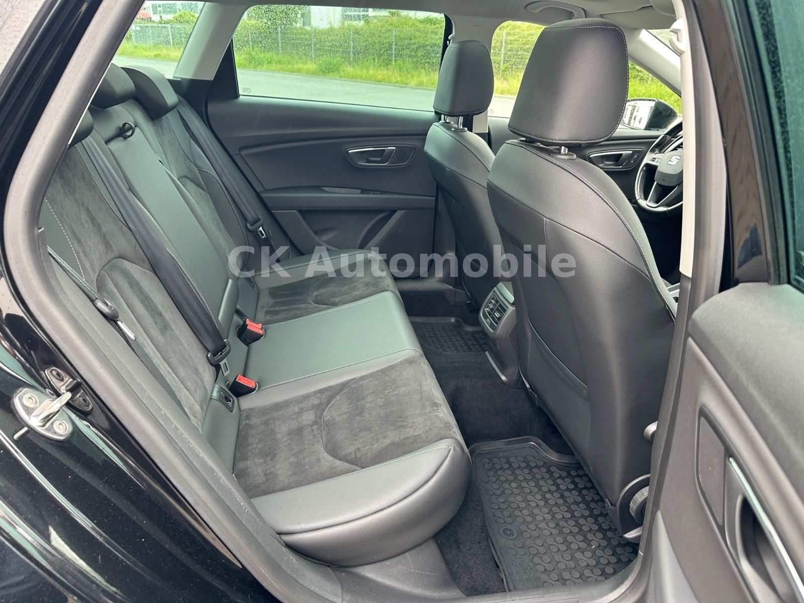 Fahrzeugabbildung SEAT Leon ST Style Automatik/Navi/Pano/Klimaa/LED/AHK