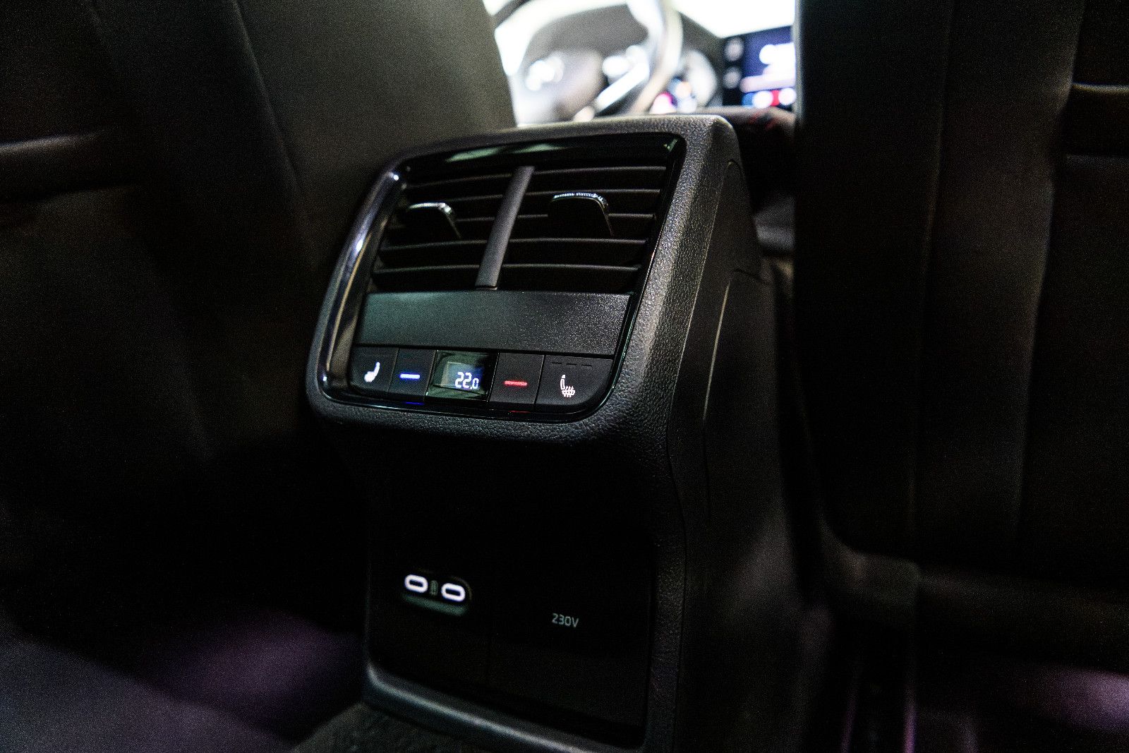 Fahrzeugabbildung SKODA Octavia 2.0 TSI DSG RS COMBI NAVI/ACC/AHK/SZH