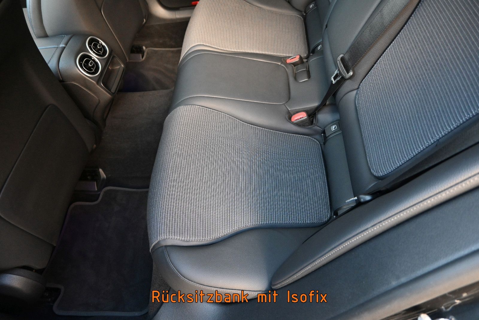 Fahrzeugabbildung Mercedes-Benz C 220 d Avantg. °ACC°NIGHT°PANO°STANDHEIZ°SOUND°
