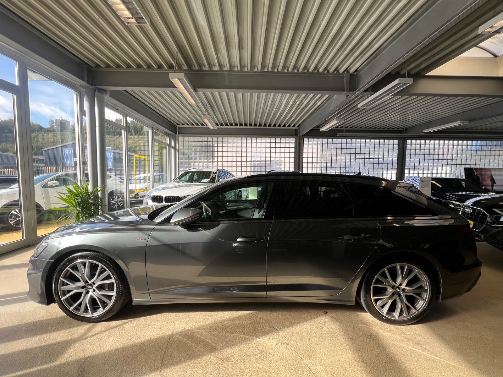 Fahrzeugabbildung Audi A6 Avant 40 TDI quattro sport S line *1.HAND*