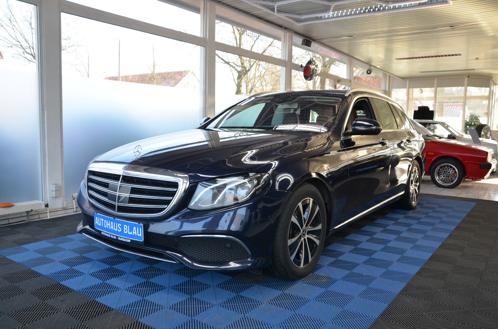 MERCEDES-BENZ E 220d 4Matic *Exclusive*AHK*NAVI*KAMERA*