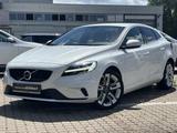 Volvo V 40 T2 2.0 R-DESIGN*SHZ VORN/HINTEN*LED*BLUETOO - Volvo V40 in Frankfurt (Main)
