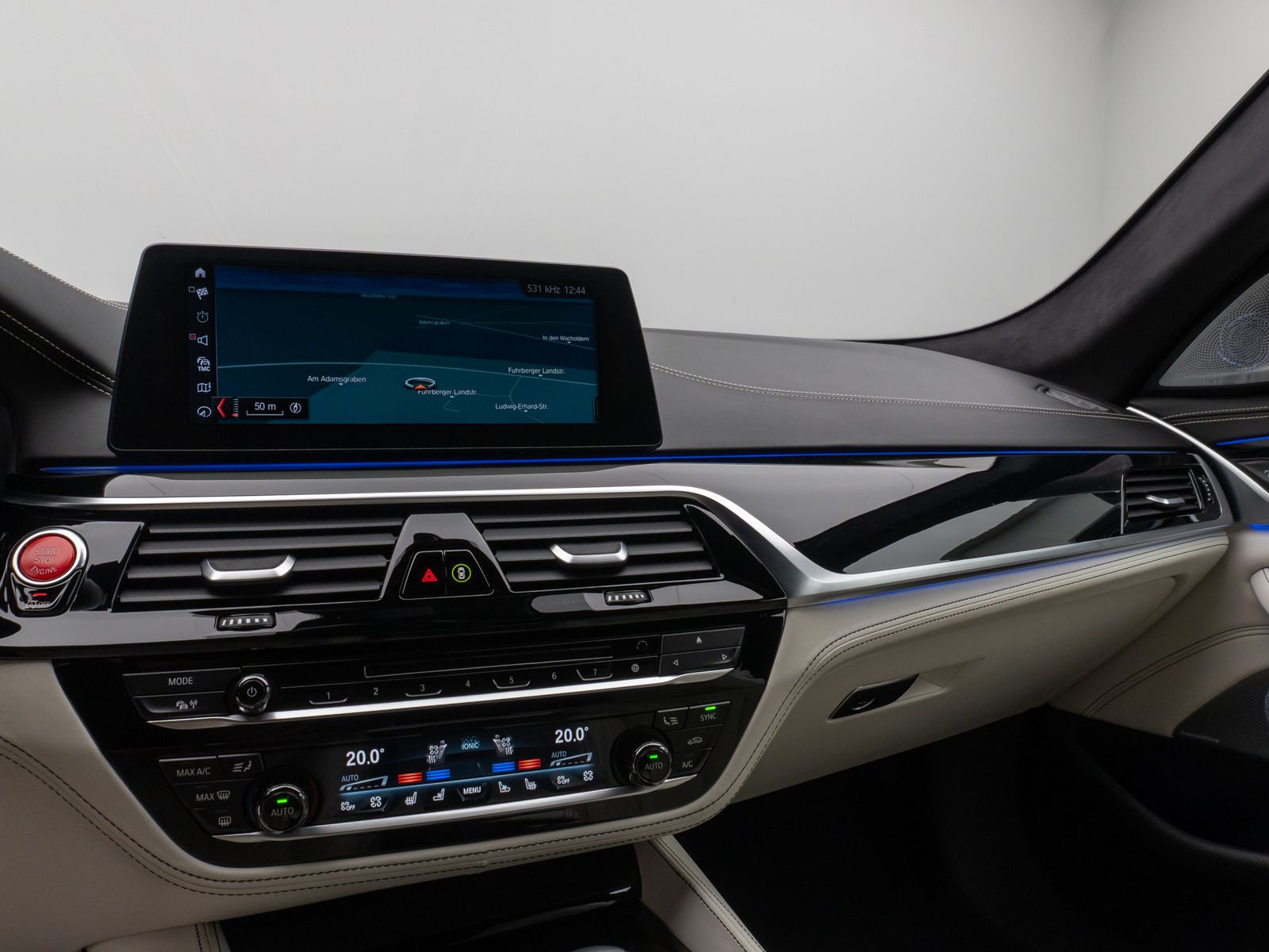 Fahrzeugabbildung BMW M5 xD 360°HUD DAB B&W SoftCl Massage Komfort