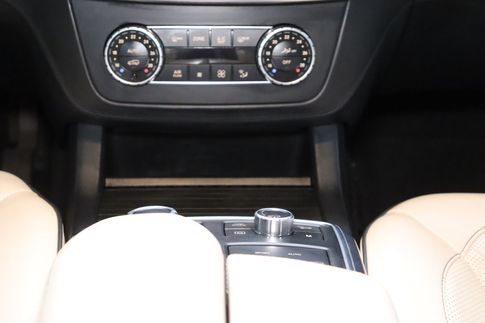 Fahrzeugabbildung Mercedes-Benz GL 350 d 4Matic DIS FOND Desingno Pano * 7. Sitz