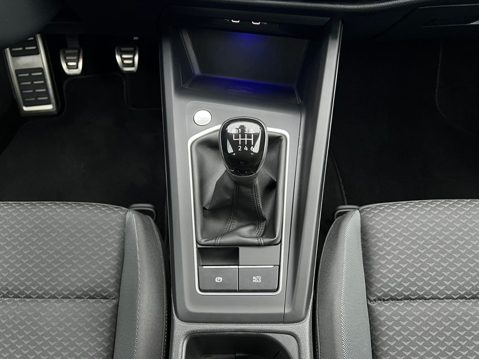 Fahrzeugabbildung Volkswagen Golf VIII "ACTIVE" 2.0 TDI *Navi, Climatronic, S