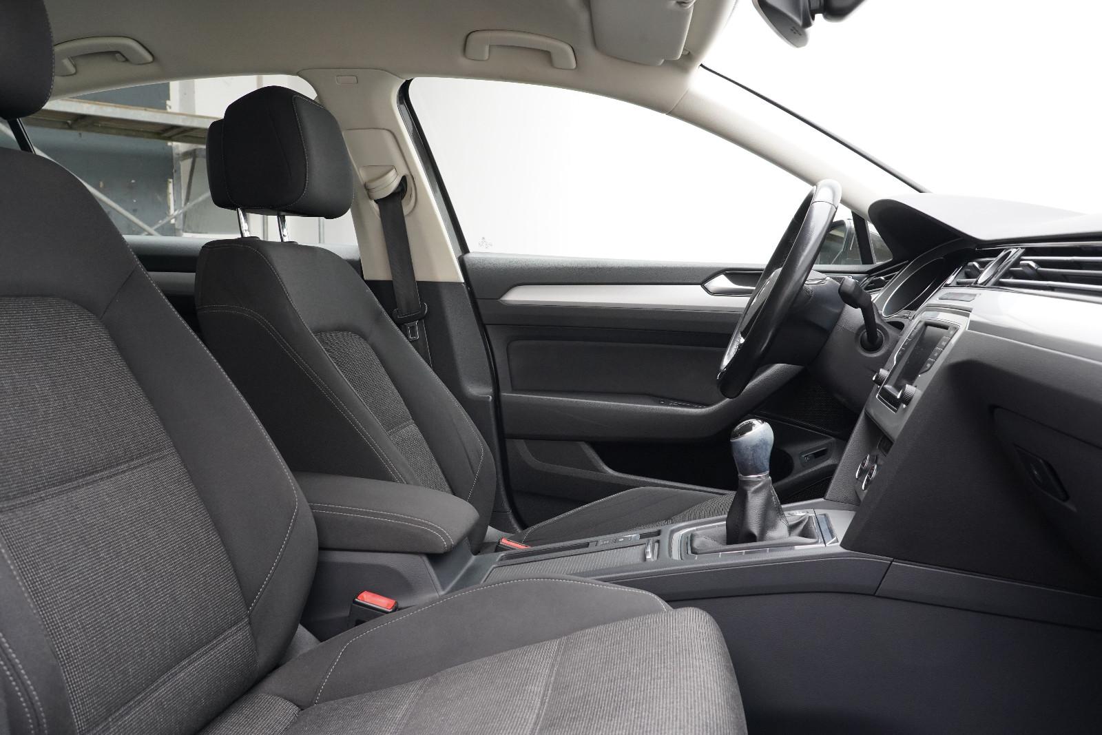 Volkswagen Passat Lim. 1.4 SHZ NAVI GJR Keyless PDC