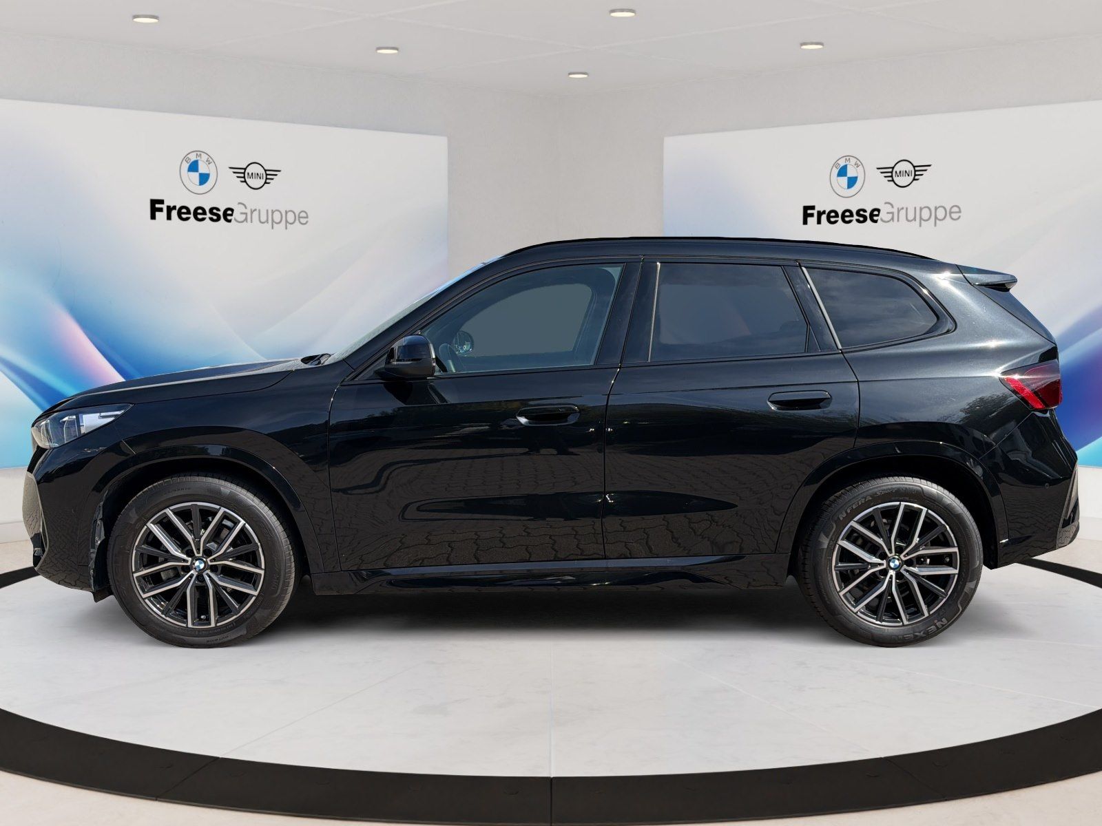 BMW X1 sDrive18i PANO RFK HIFI PDC SPORTSITZE LED BT imagem 3