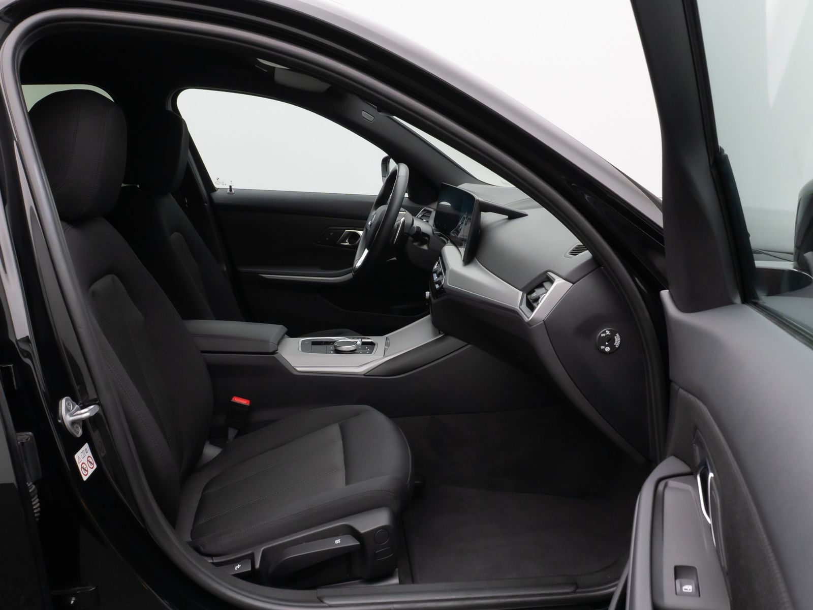 Fahrzeugabbildung BMW 320e DAB Widscreen Lordos Geschwindigkeitsreg