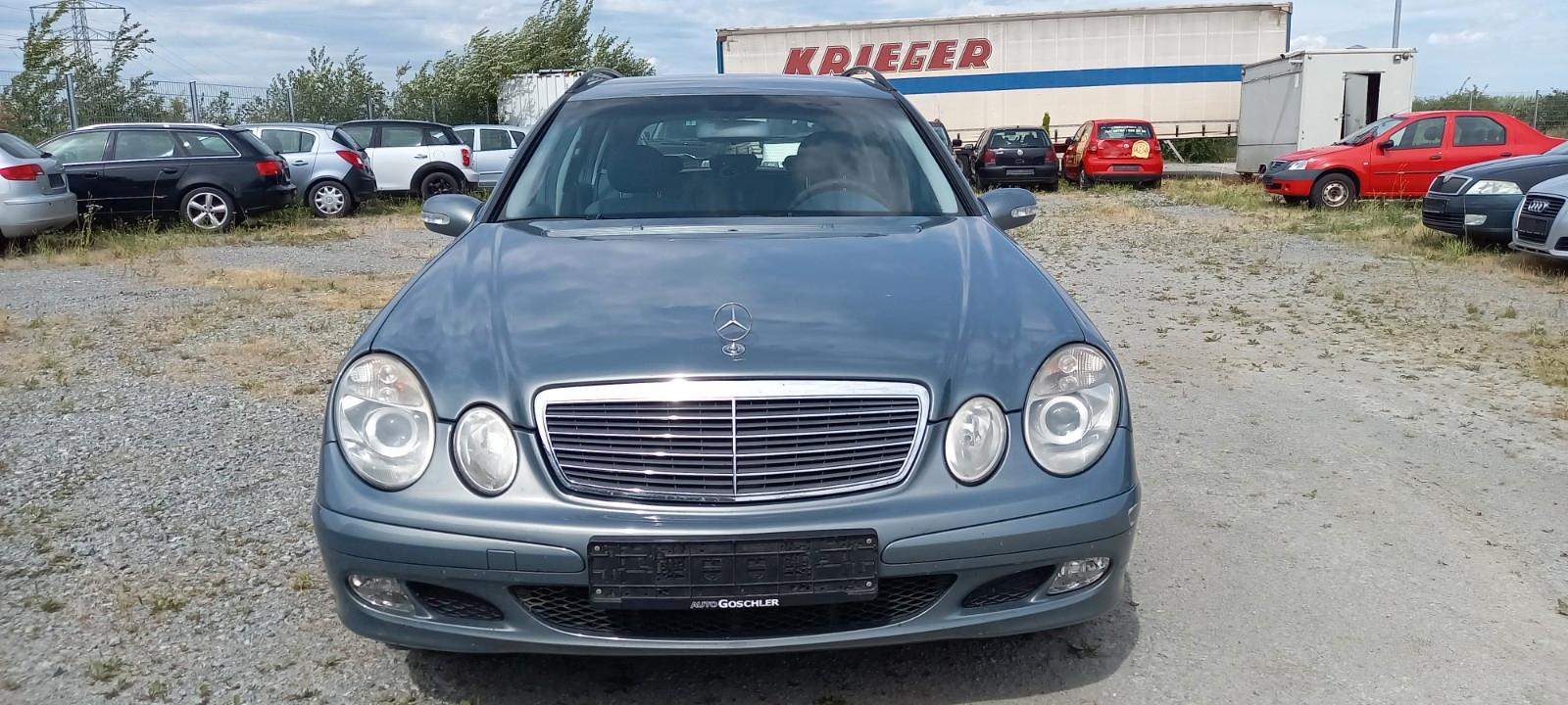 Mercedes-Benz E220 2004 — photo 12