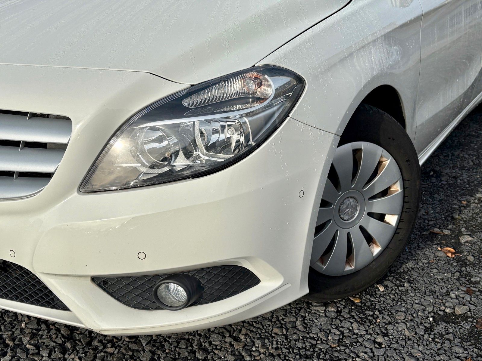 Fahrzeugabbildung Mercedes-Benz B 180 BE Klima PDC 1.HAND SPORTLENKRAD Sitzhzg