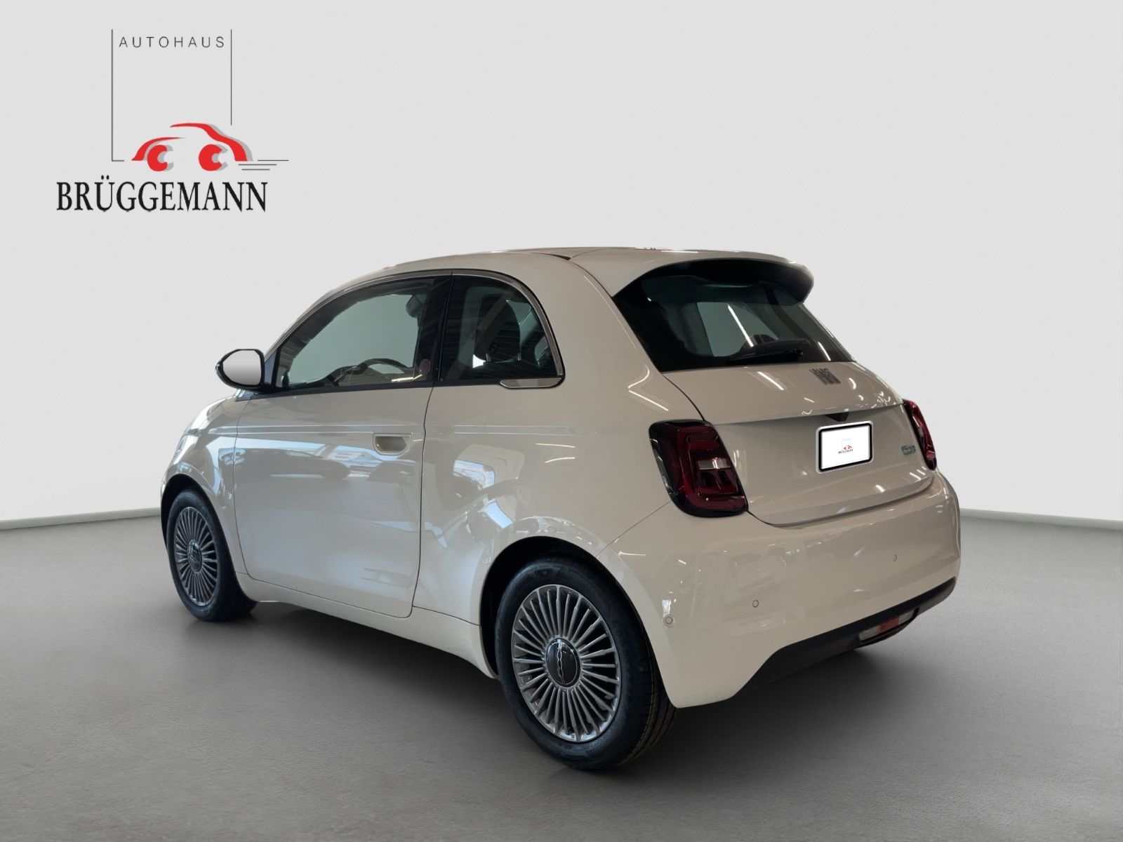 Fahrzeugabbildung Fiat 500e + Komfort Paket, Style Paket