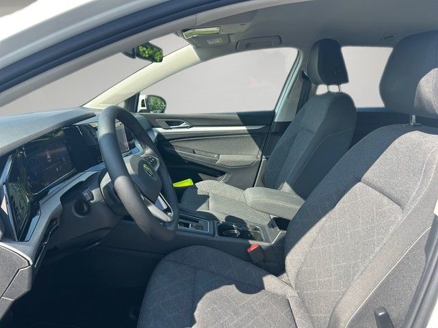 Fahrzeugabbildung Volkswagen Golf VIII Variant 1.5eTSI DSG Life LED+ACC+PARKL