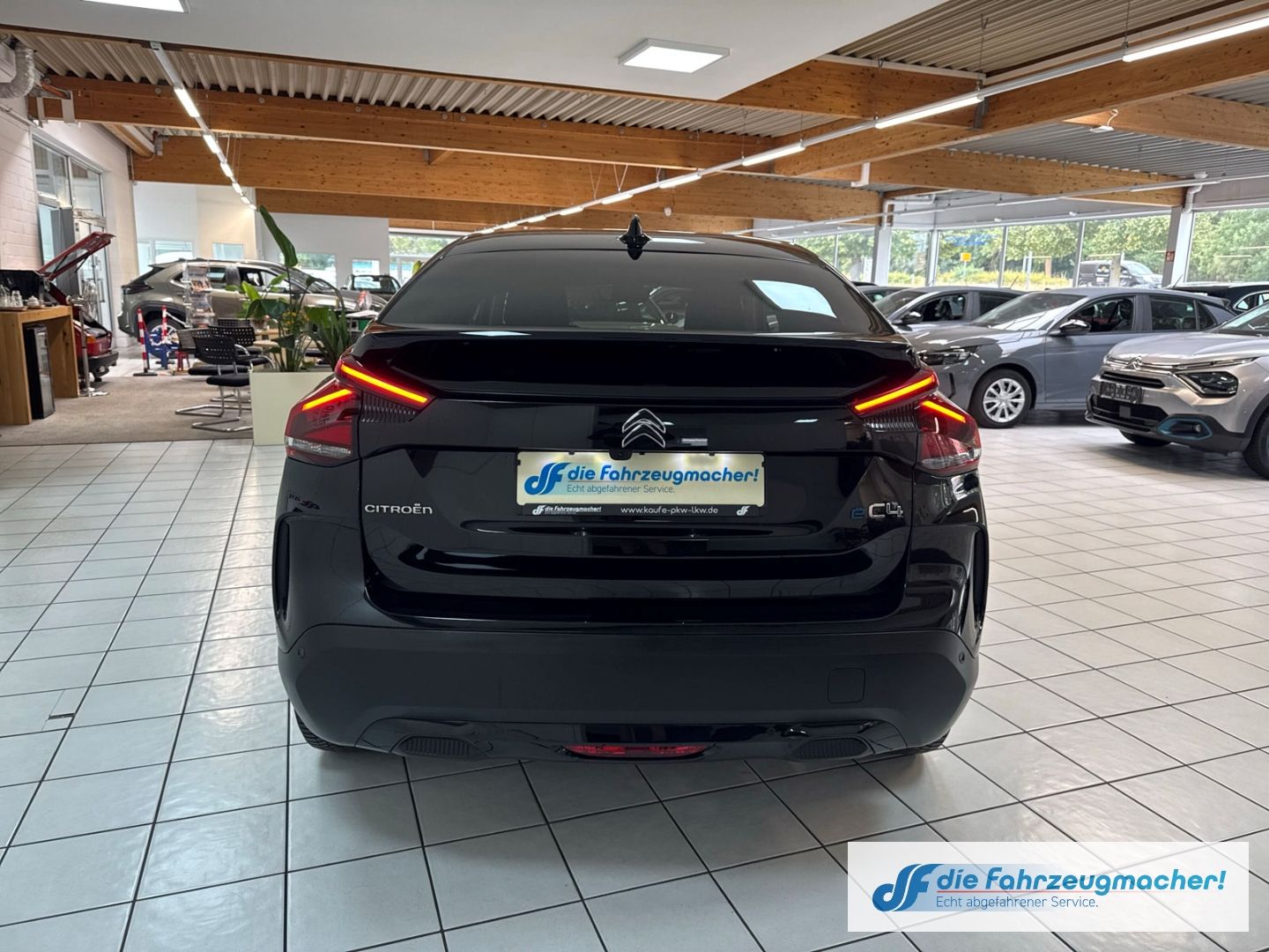 Fahrzeugabbildung Citroën C4 e - Shine HUD Navi 360 Kamera LED Apple CarPl