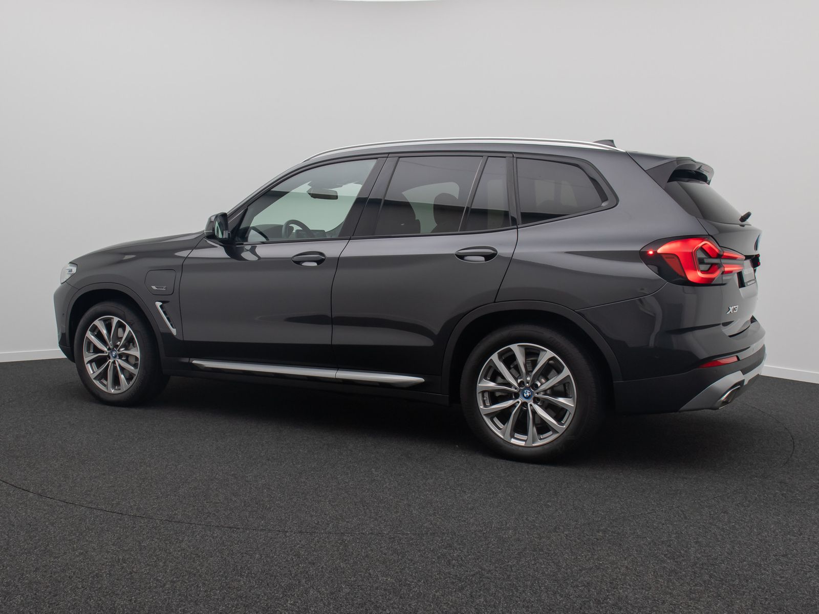 Fahrzeugabbildung BMW X3 xD30e Kamera AHK HUD DAB Sport Panoram 19Zoll