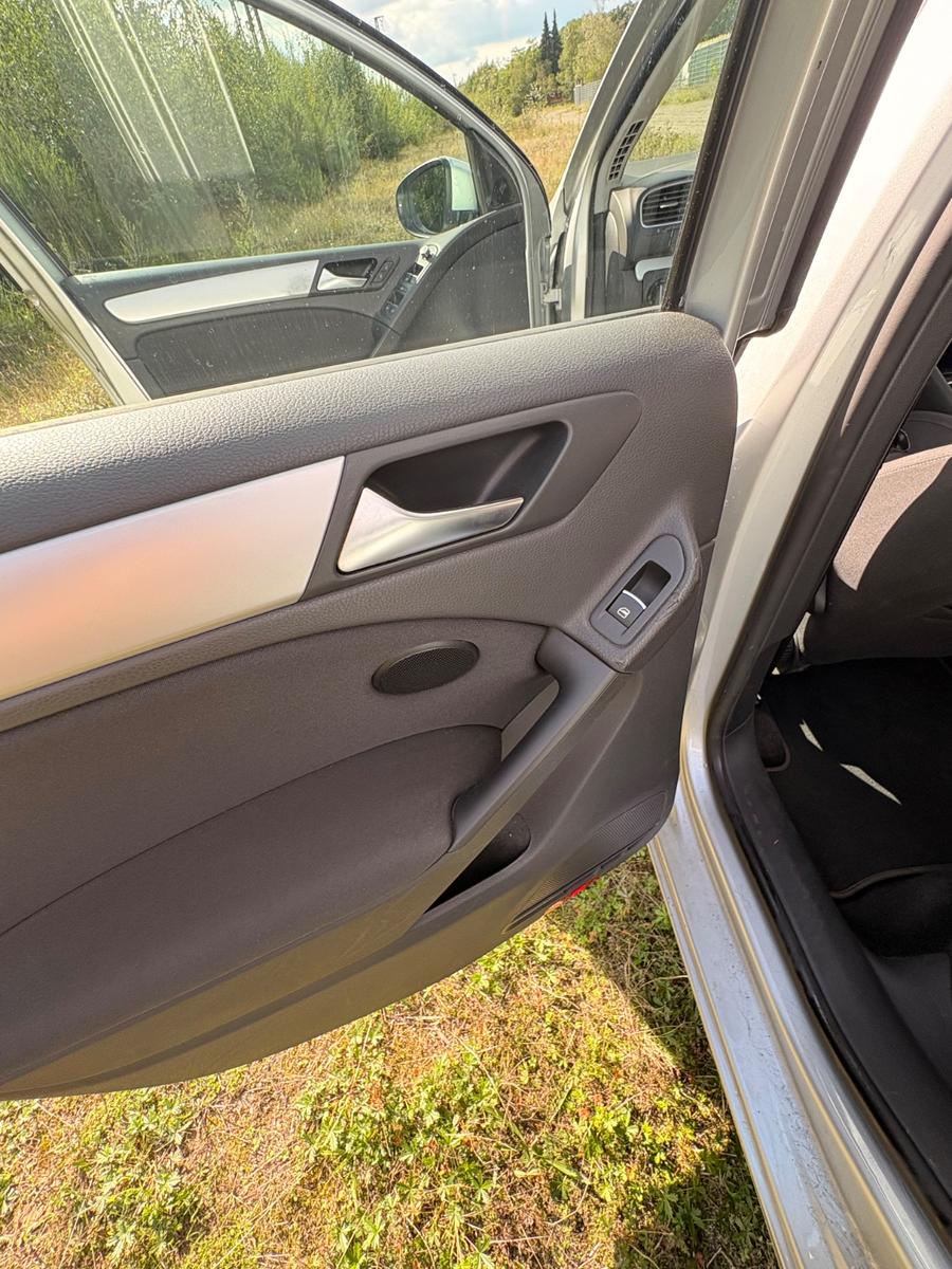 Volkswagen Golf 2011 — photo 8