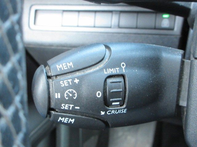 Fahrzeugabbildung Peugeot 5008 Allure Business 1.5D LED/NAVI/PDC/360°/DAB