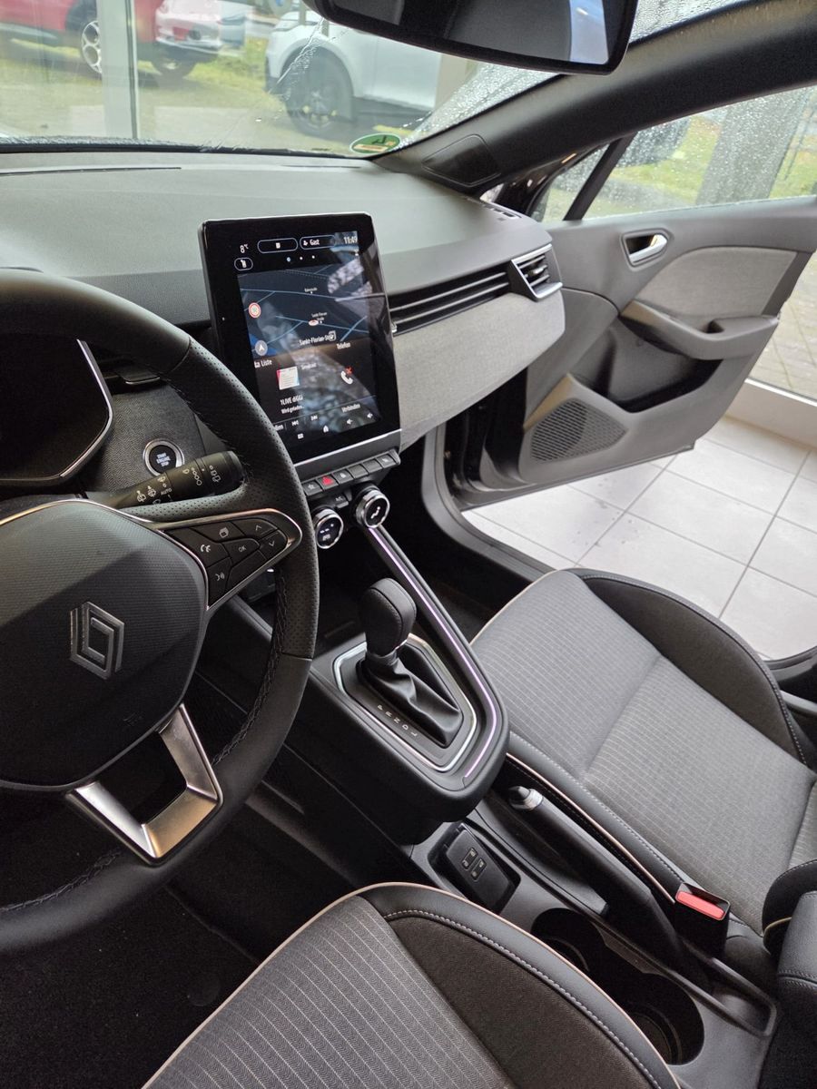 Fahrzeugabbildung Renault Clio V Techno/Winterpaket/Look-Paket/erst 270km!