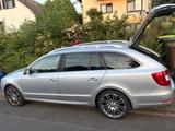 Skoda Superb 1.4 TSI Ambition Combi TÜV 03/28 wenig km - gebrauchte Skoda Superb aus dem Jahr 2012