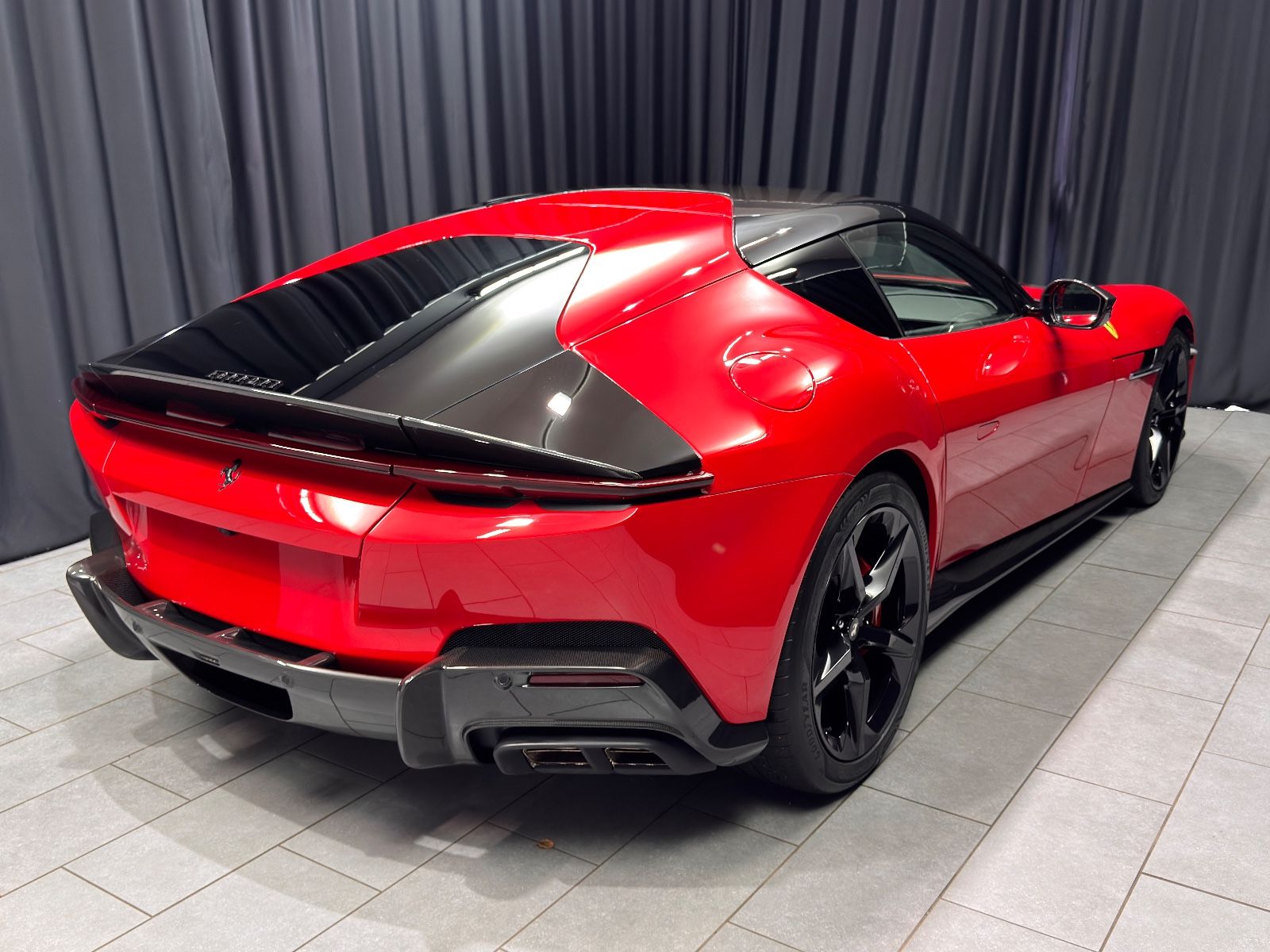 Fahrzeugabbildung Ferrari 12Cilindri|LIFT|FULL-CARBON|RACING-SEAT|ON STOCK