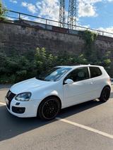 Volkswagen Golf 5 R32 02 Motor - Volkswagen Golf mit Diesel-Antrieb: Motor