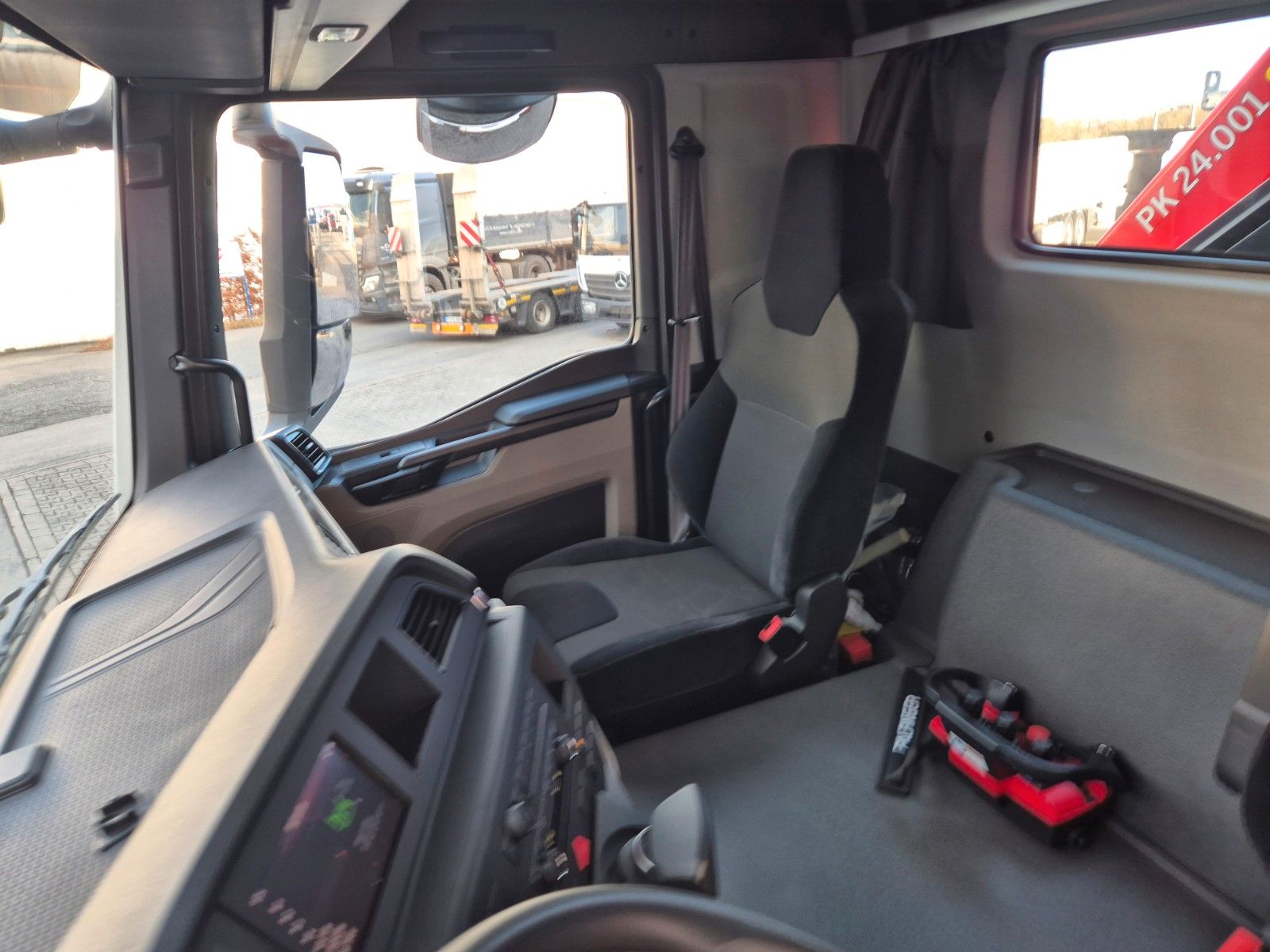 Fahrzeugabbildung MAN TGS 28.510 6x4-4 BL Palfinger PK24.001 Funk AHK