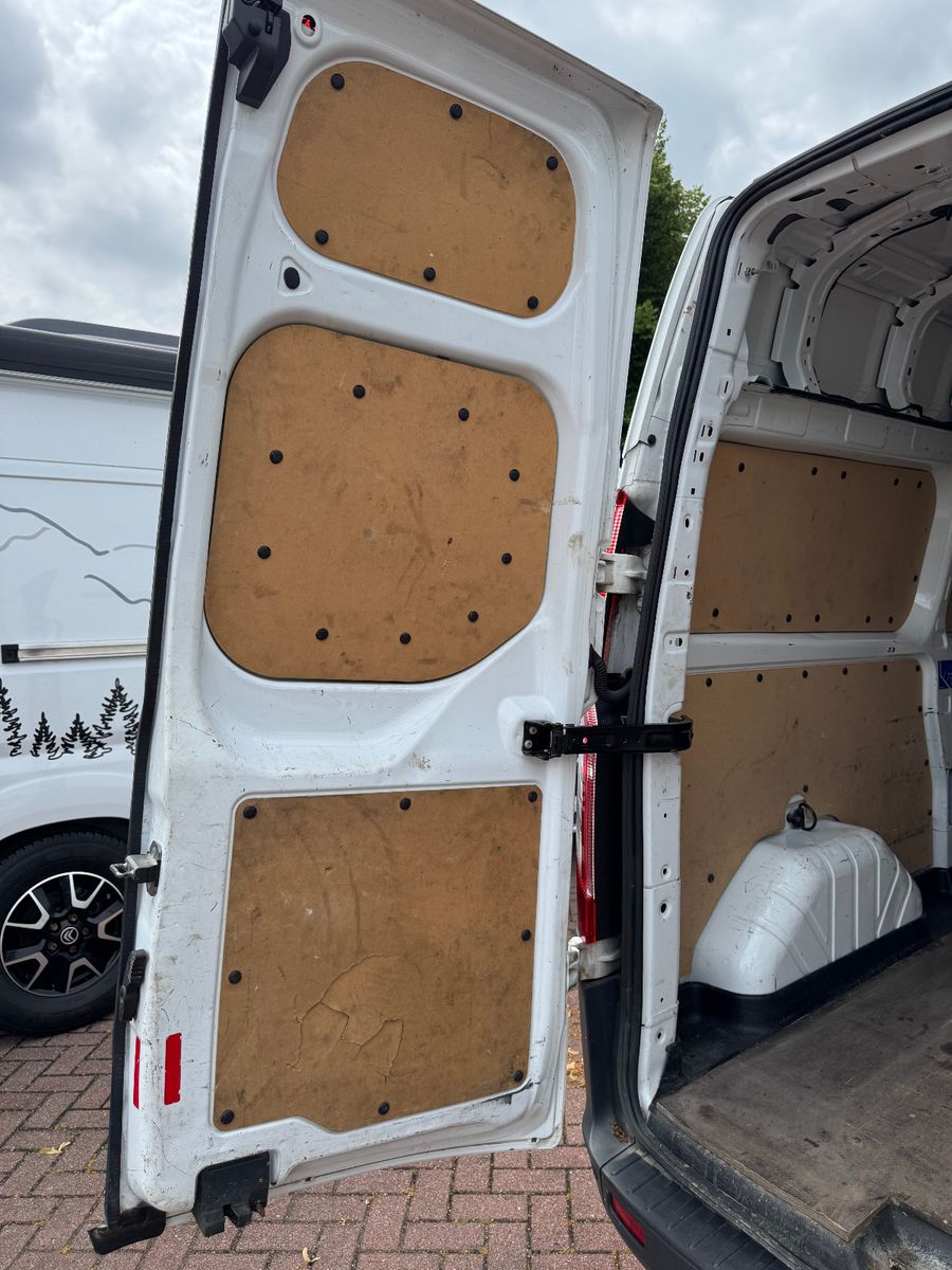 Fahrzeugabbildung Ford Transit Custom 2.2 TDCI HOCHDACH L2 H2 3-SITZER
