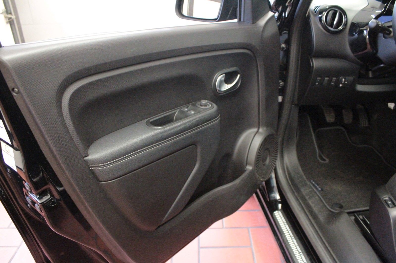 Fahrzeugabbildung Renault Twingo SCe 65 Urban Night *Easy Link*15157*