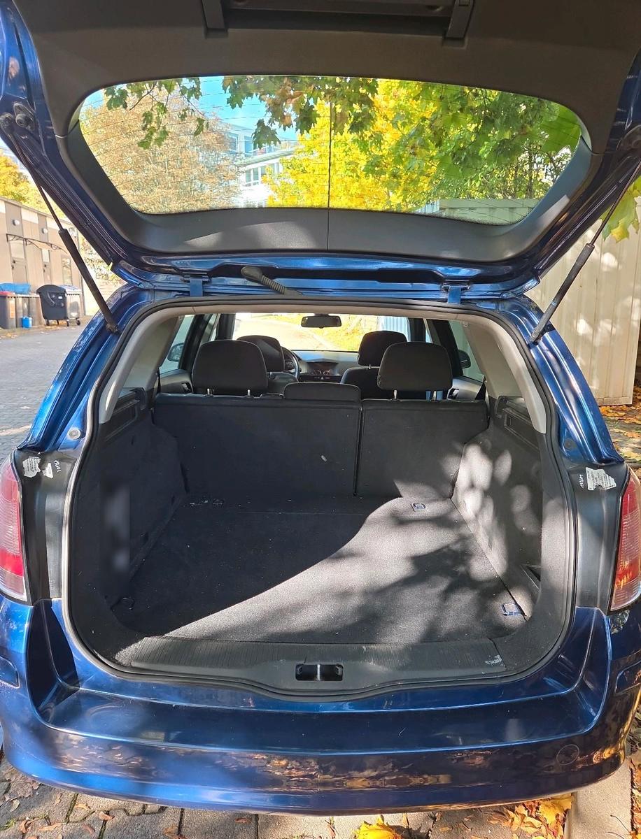 Opel Astra 2010 — photo 7