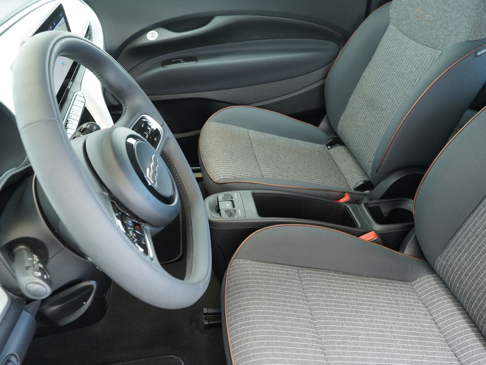 Fahrzeugabbildung Fiat 500e Icon 87KW/42kWh/DC-LADEN/NAVI/KAMERA