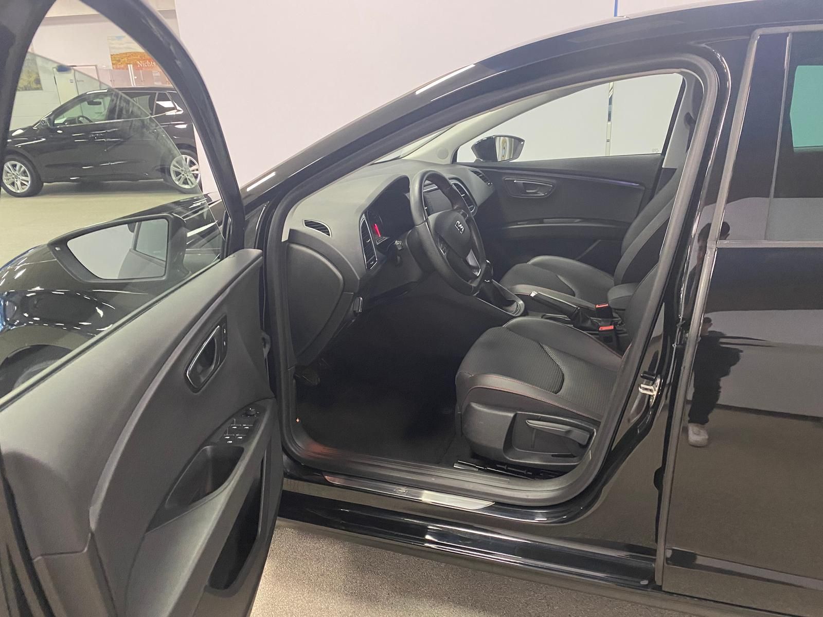 Fahrzeugabbildung SEAT Leon FR 2.0 TDI 184PS+APP+19"+NAVI+SHZ+LED+PDC++