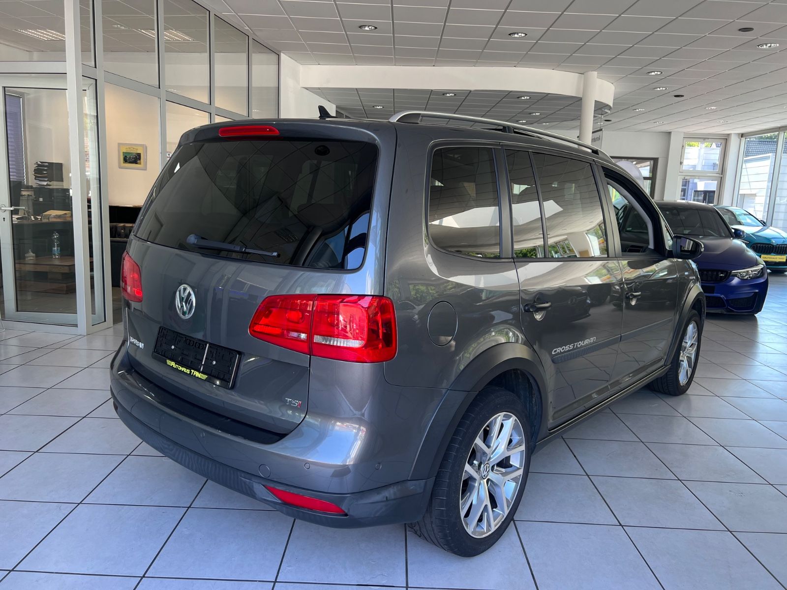 Fahrzeugabbildung Volkswagen Touran 1.4TSI CrossTouran * 7.Sitzer*PANO*KAMERA