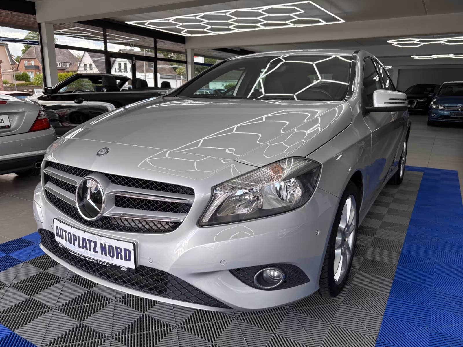 Mercedes-Benz A 180 / BlueEfficiency / Navi