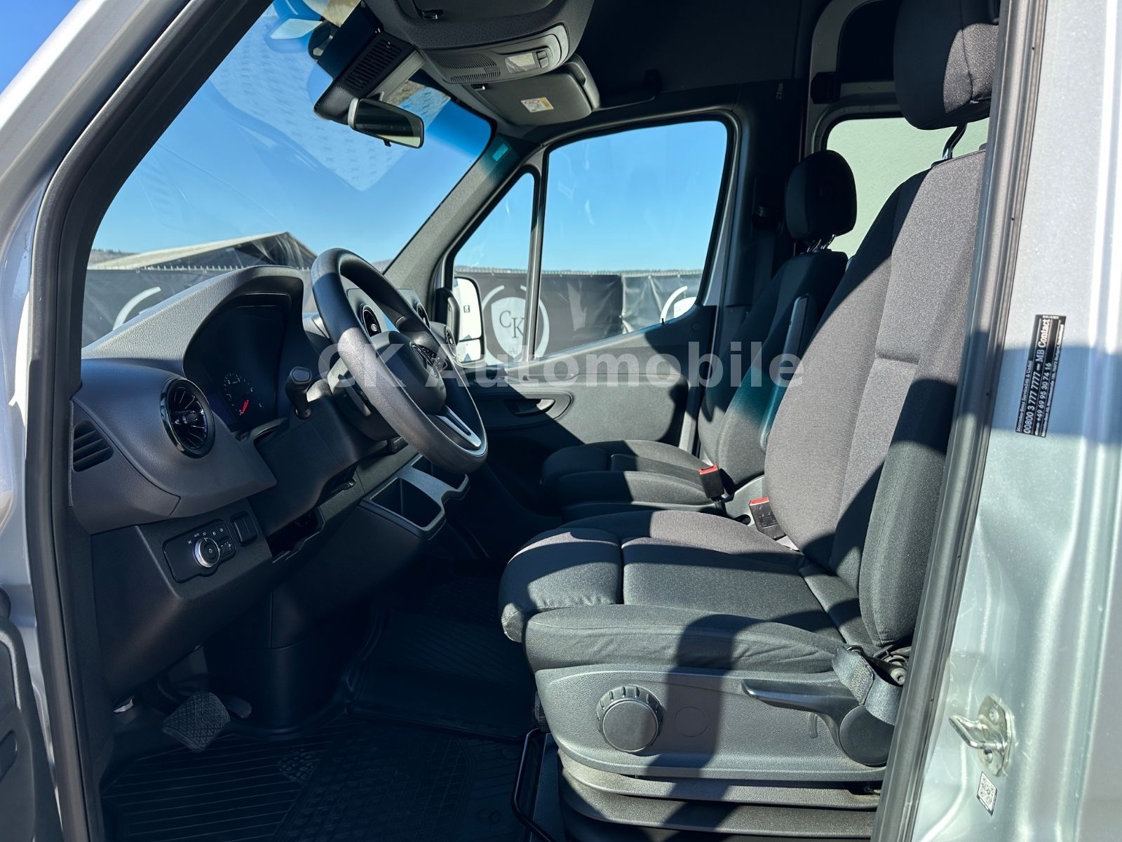 Fahrzeugabbildung Mercedes-Benz Sprinter 319 Kombi 4x4/8 Sitze/Klima/Navi/Kamera